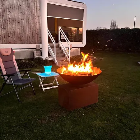 Semesterbostad Maasparcje Met Hottub,kamadobbq En Firepit