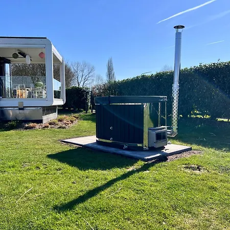 Semesterbostad Maasparcje Met Hottub,kamadobbq En Firepit Roermond