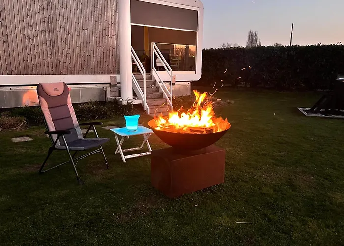 Semesterbostad Maasparcje Met Hottub,kamadobbq En Firepit