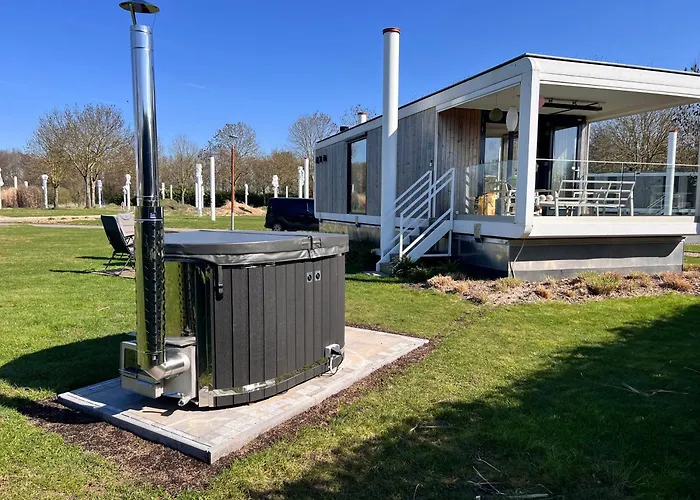 Semesterbostad Maasparcje Met Hottub,kamadobbq En Firepit Roermond