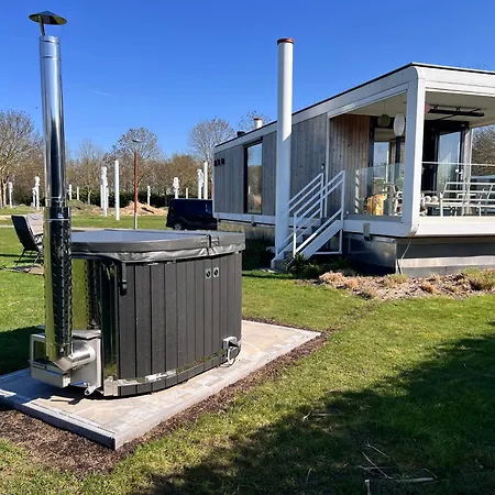 Σπίτι διακοπών Maasparcje Met Hottub,kamadobbq En Firepit Roermond